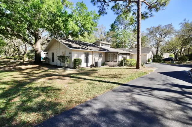 MLS: O6190894 Condo For Sale