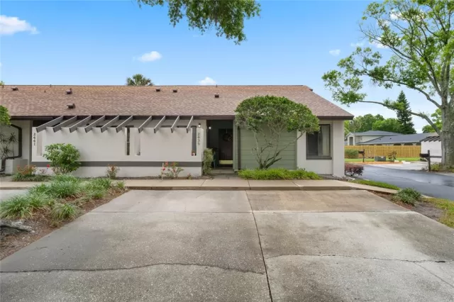 MLS: O6192411 Condo For Sale