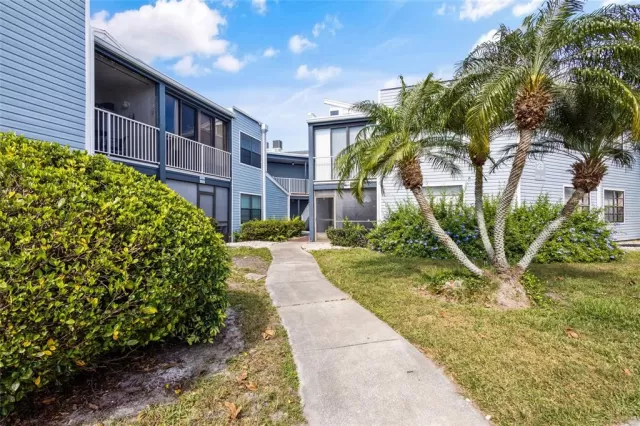 MLS: O6195033 Condo For Sale