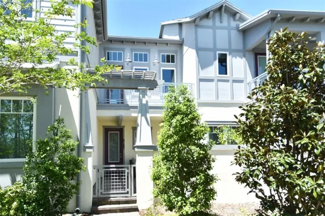 MLS: O6195911 Condo For Sale