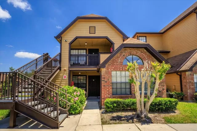 MLS: O6198435 Condo For Sale
