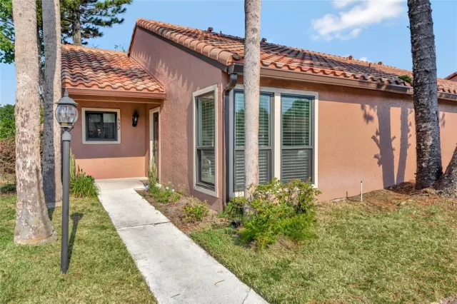 MLS: O6200434 Condo For Sale