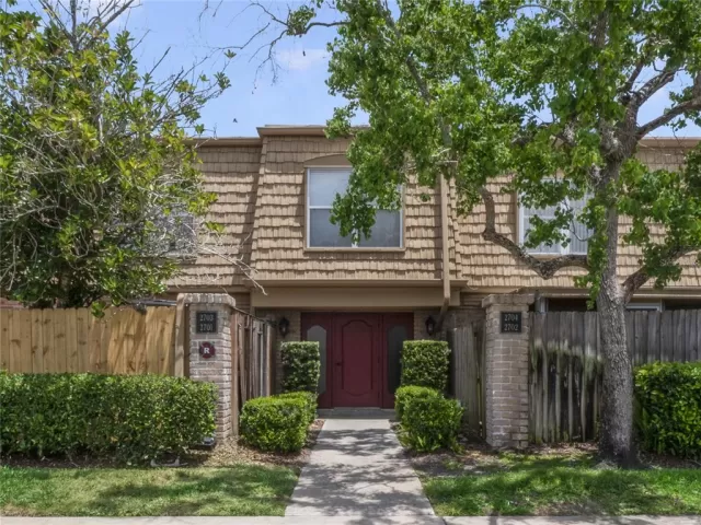 MLS: O6202095 Condo For Sale