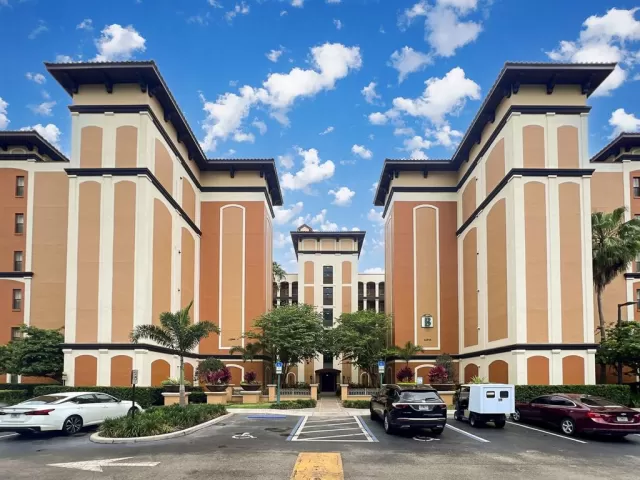 MLS: O6203017 Condo For Sale