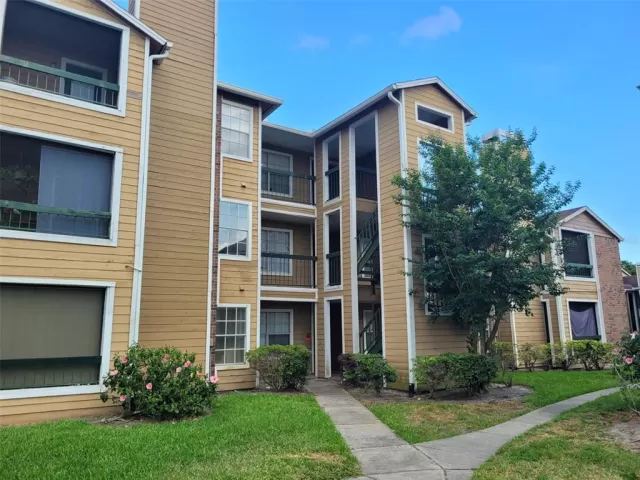 MLS: O6203101 Condo For Sale