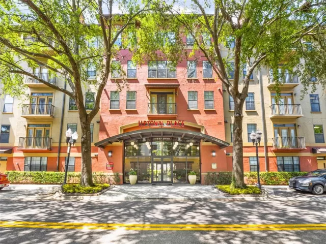 MLS: O6203975 Condo For Sale