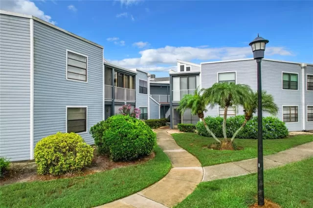 MLS: O6213894 Condo For Sale