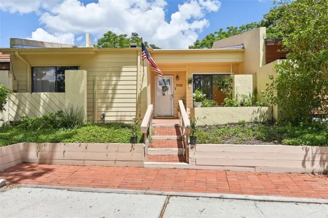 MLS: O6220357 Condo For Sale