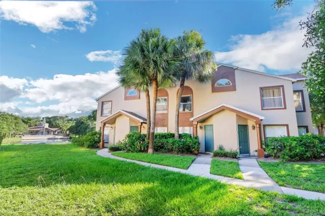 MLS: O6220978 Condo For Sale