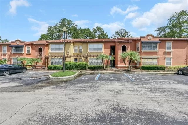 MLS: O6221668 Condo For Sale