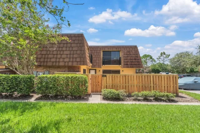 MLS: O6221973 Condo For Sale
