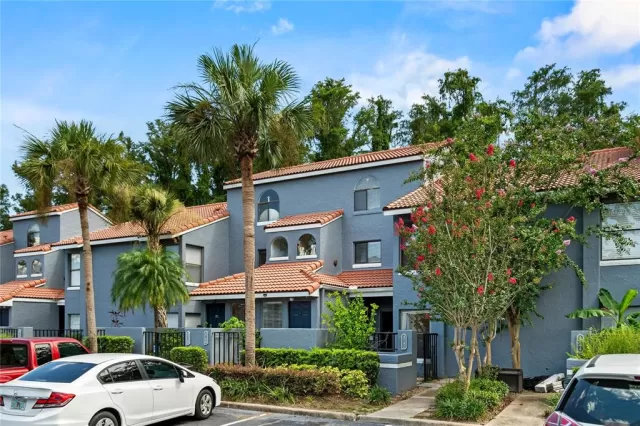 MLS: O6223903 Condo For Sale