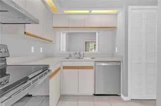 Photo #5: O6225158 Listing