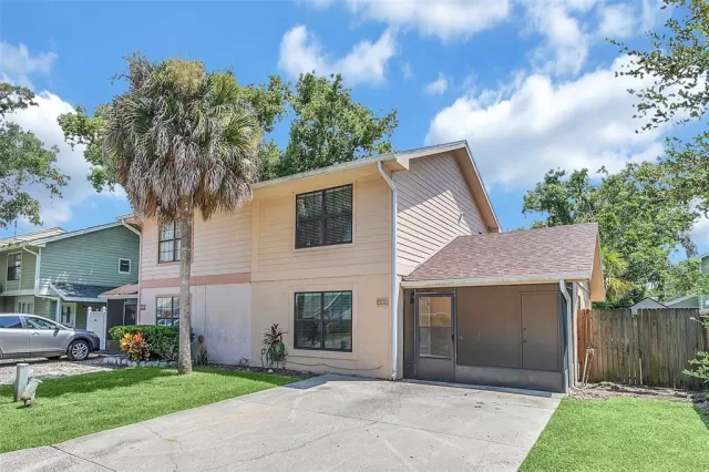 MLS: O6232151 Condo For Sale