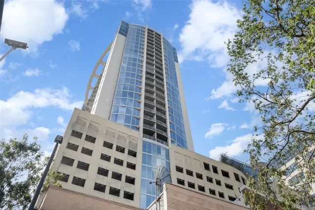 MLS: O6239981 Condo For Sale