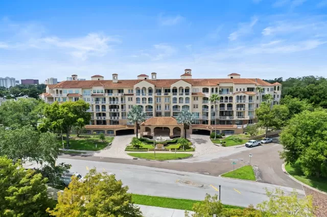 MLS: O6241246 Condo For Sale