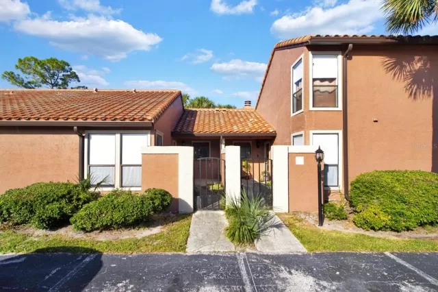 MLS: O6244402 Condo For Sale