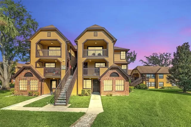 MLS: O6249561 Condo For Sale