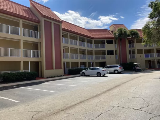 MLS: O6249772 Condo For Sale