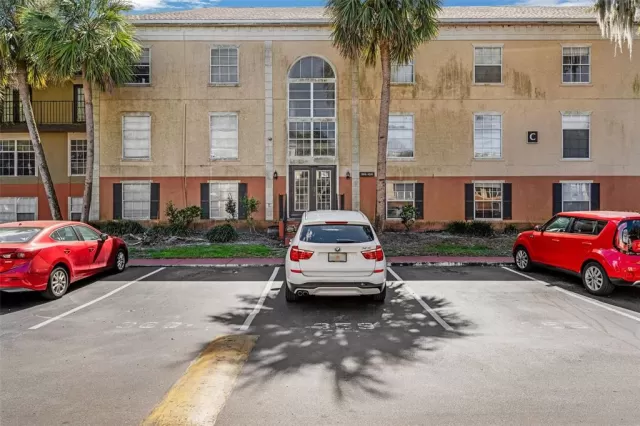 MLS: O6249905 Condo For Sale