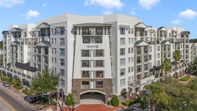 MLS: O6258102 Condo For Sale