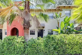 More Details about MLS # O6258247 : 2423 E CENTRAL BOULEVARD UNIT 2