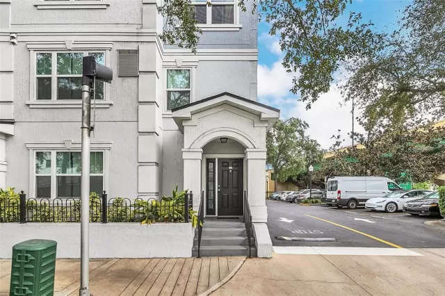 MLS: O6258537 Condo For Sale