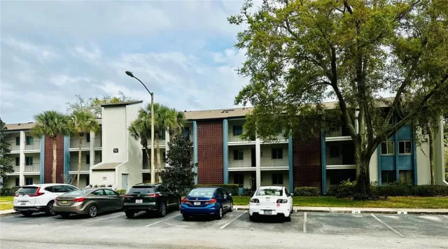 MLS: O6258994 Condo For Sale