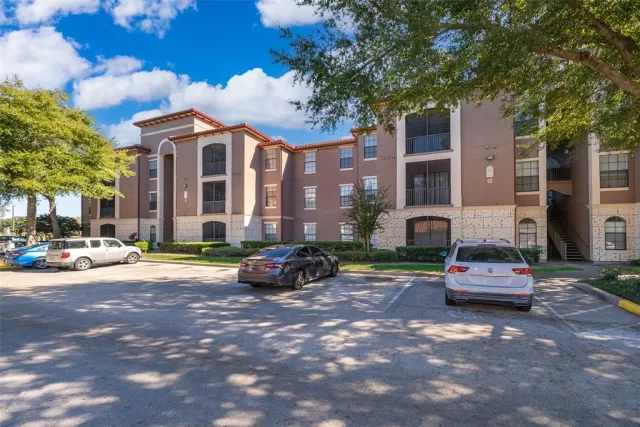 MLS: O6259072 Condo For Sale