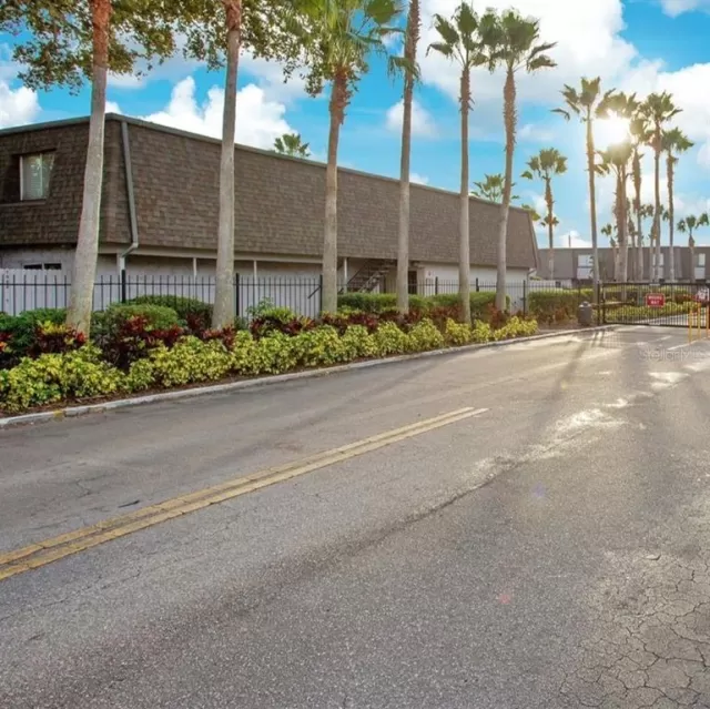 MLS: O6263365 Condo For Sale