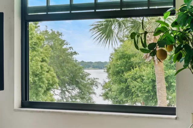 MLS: O6271083 Condo For Sale