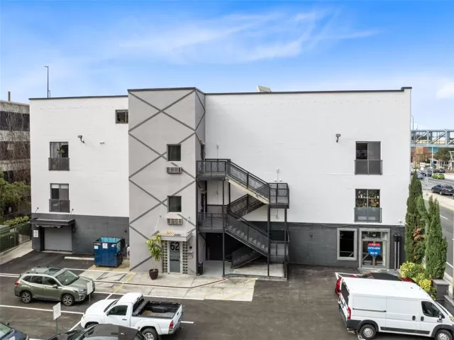 MLS: O6273321 Condo For Sale