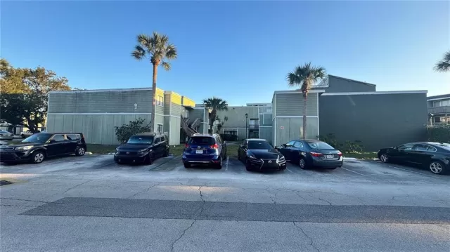 MLS: O6275220 Condo For Sale