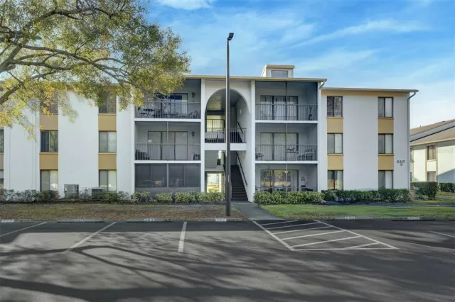 MLS: O6277206 Condo For Sale