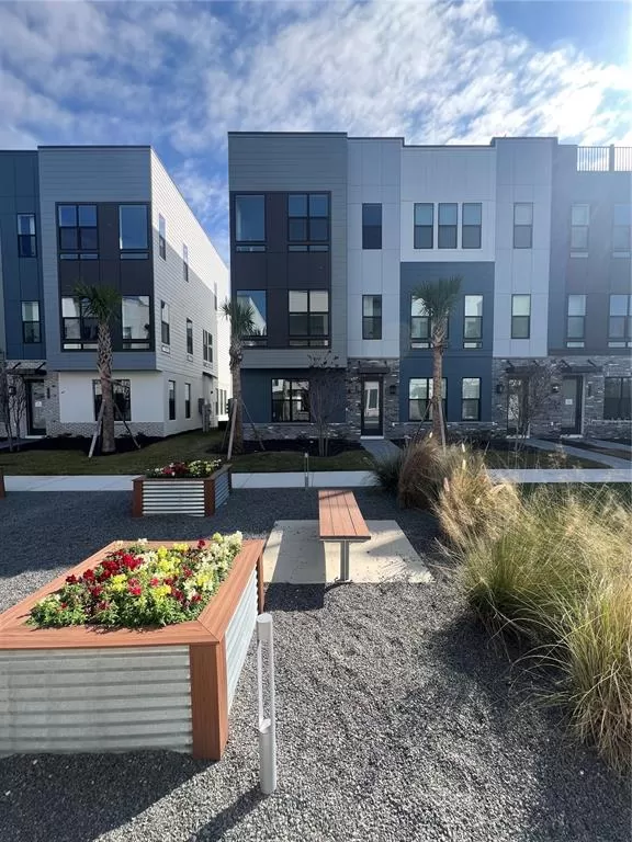 MLS: O6277855 Condo For Sale