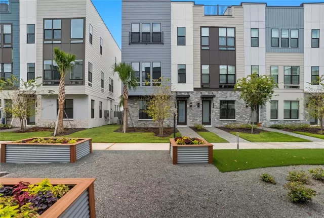 MLS: O6277895 Condo For Sale