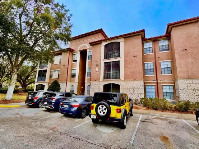 MLS: O6279174 Condo For Sale