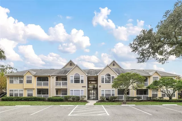 MLS: O6280102 Condo For Sale