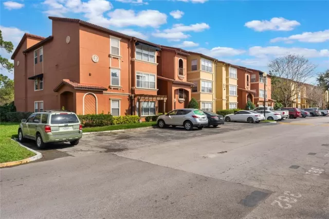 MLS: O6280585 Condo For Sale