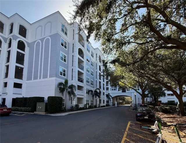 MLS: O6280940 Condo For Sale