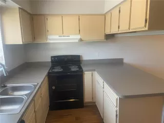 Photo #2: O6281852 Listing