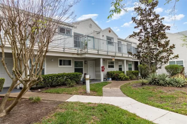 MLS: O6283046 Condo For Sale