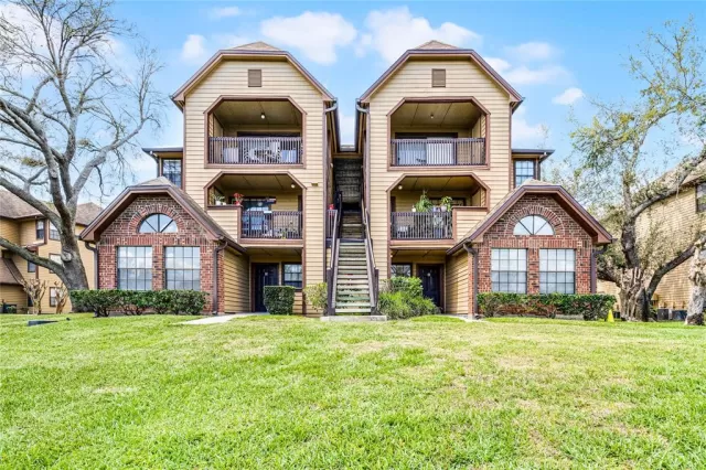 MLS: O6285245 Condo For Sale