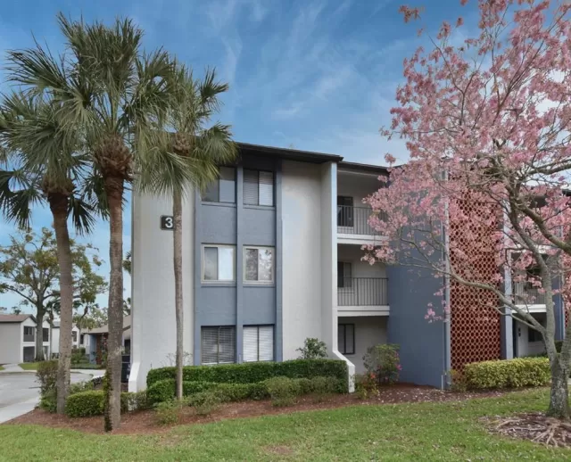 MLS: O6290068 Condo For Sale