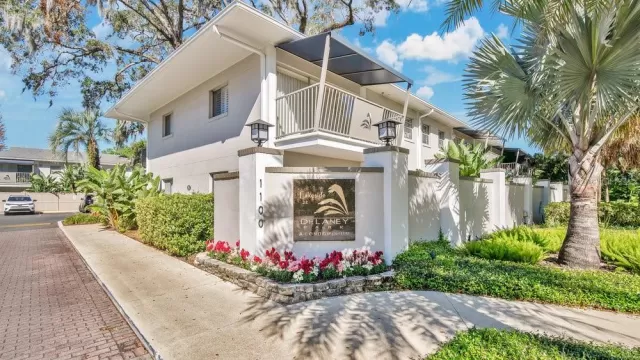 MLS: O6291366 Condo For Sale