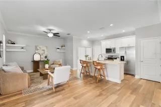 Photo #3: O6296405 Listing