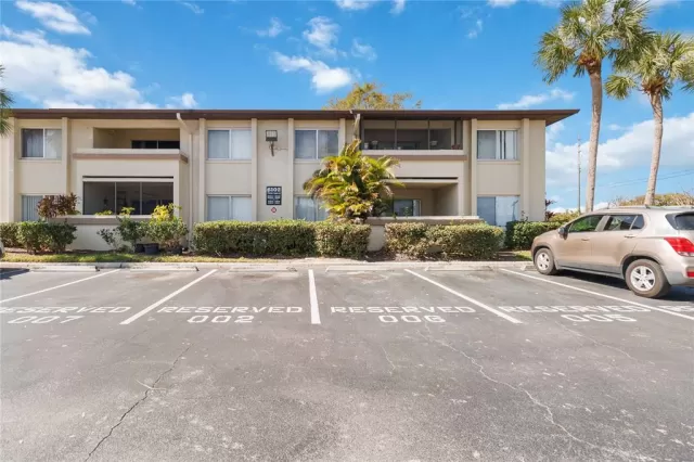 MLS: O6301776 Condo For Sale
