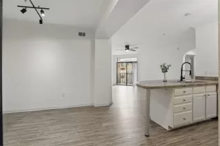 Photo #5: O6302624 Listing