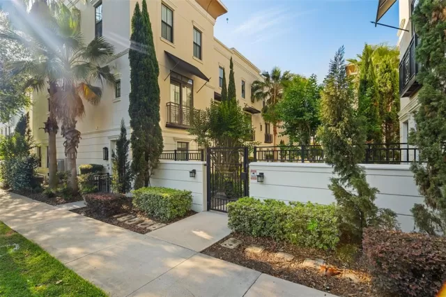 MLS: O6303433 Condo For Sale