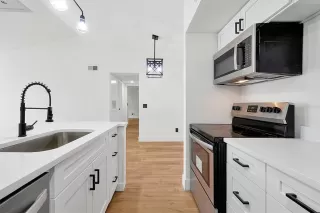 Photo #5: O6307750 Listing